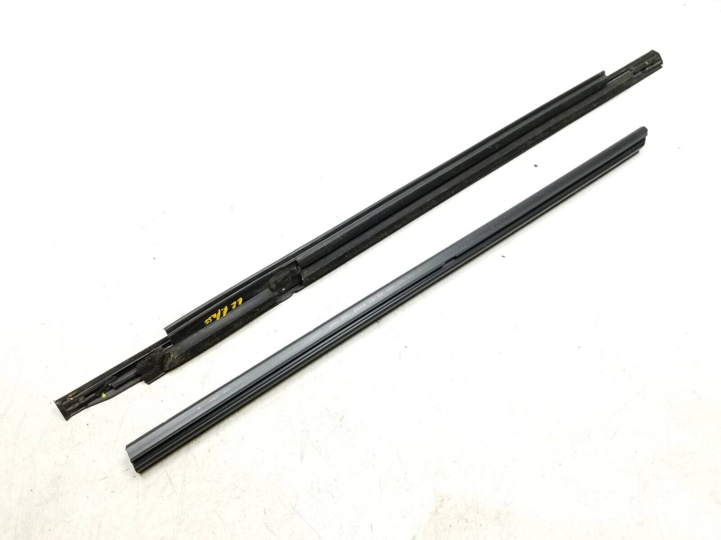 11-14 Chrysler 200 Sedan Window Belt Seal Rear Passenger Side Right 2pcs OEM