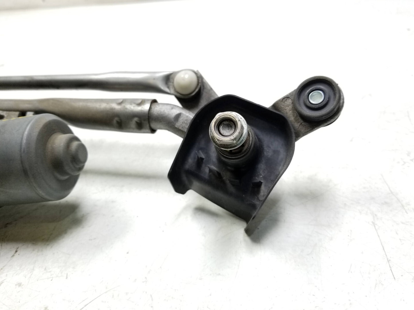 2013 - 2016 Scion Fr-s Windshield Wiper Motor W/ Linkage OEM