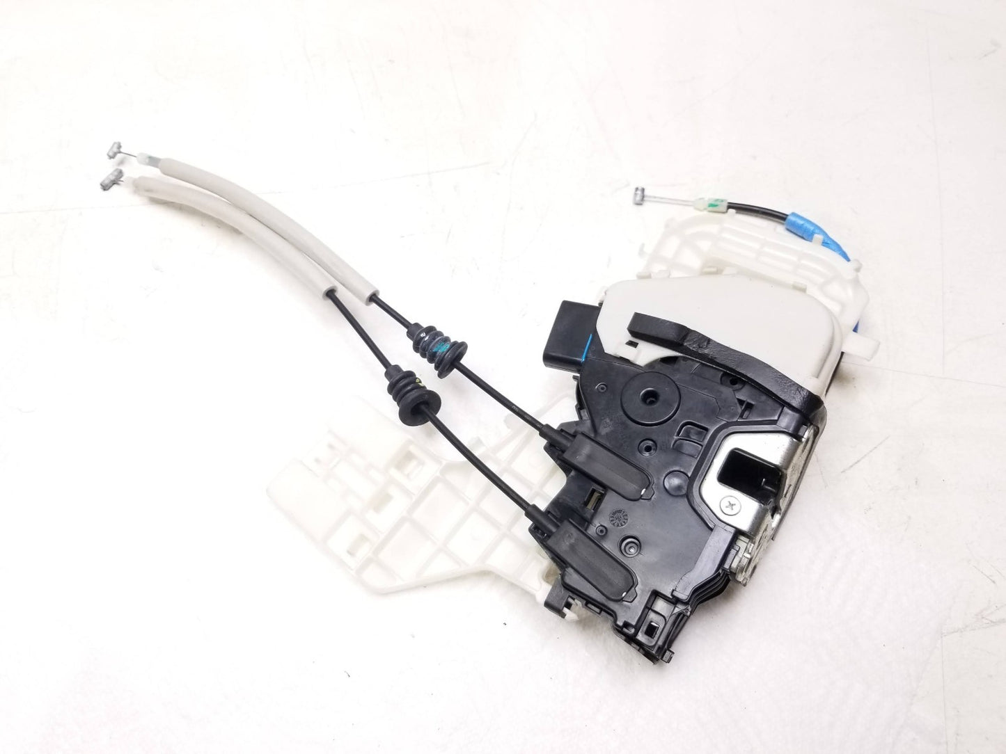 2014 - 2019 Kia Soul Door Lock Actuator Front Passenger Side Right OEM