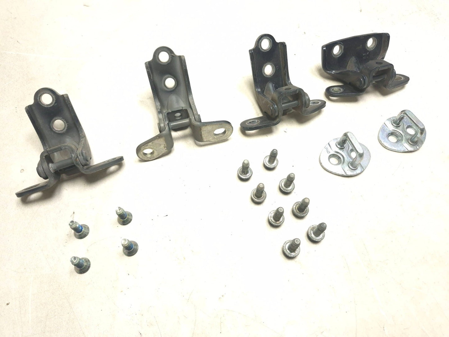 2012 Hyundai Sonata Passenger Side Door Hinge & Latch 6pcs W/ Bolt 12pcs OEM