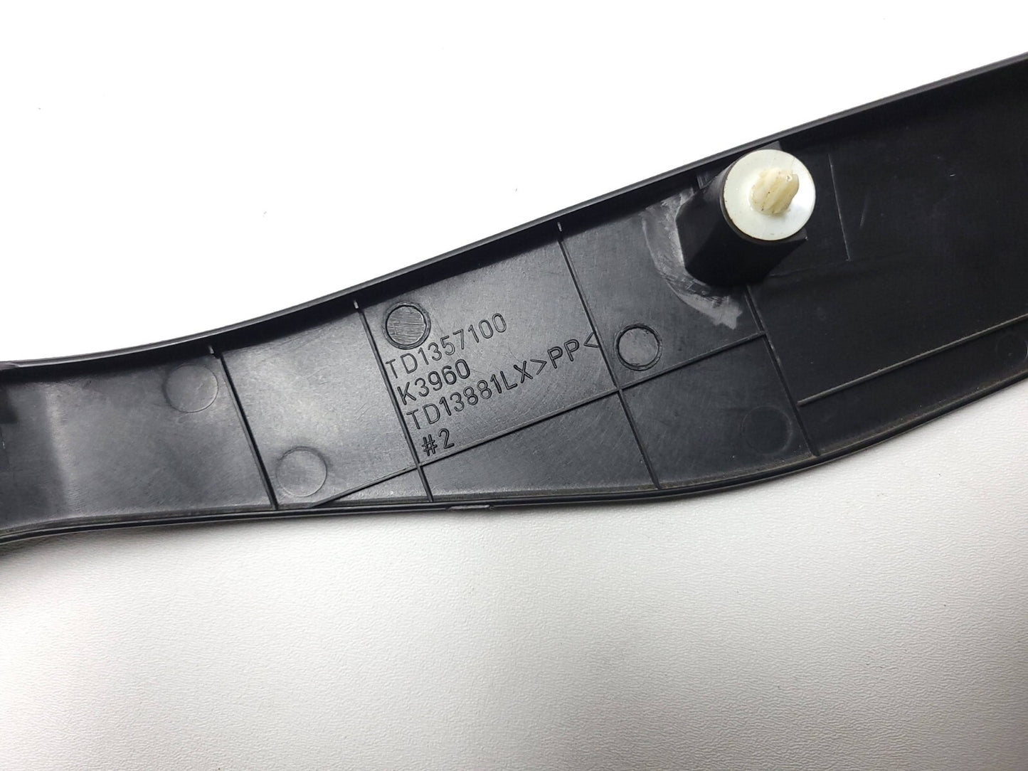 2008 - 2015 Mazda Cx-9 Seat Side Trim Front Passenger Side Right OEM