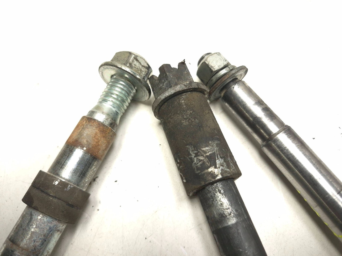 2004 Harley Softail Flstc Classic Wheel Axle Front & Rear & Pivot Bolt OEM