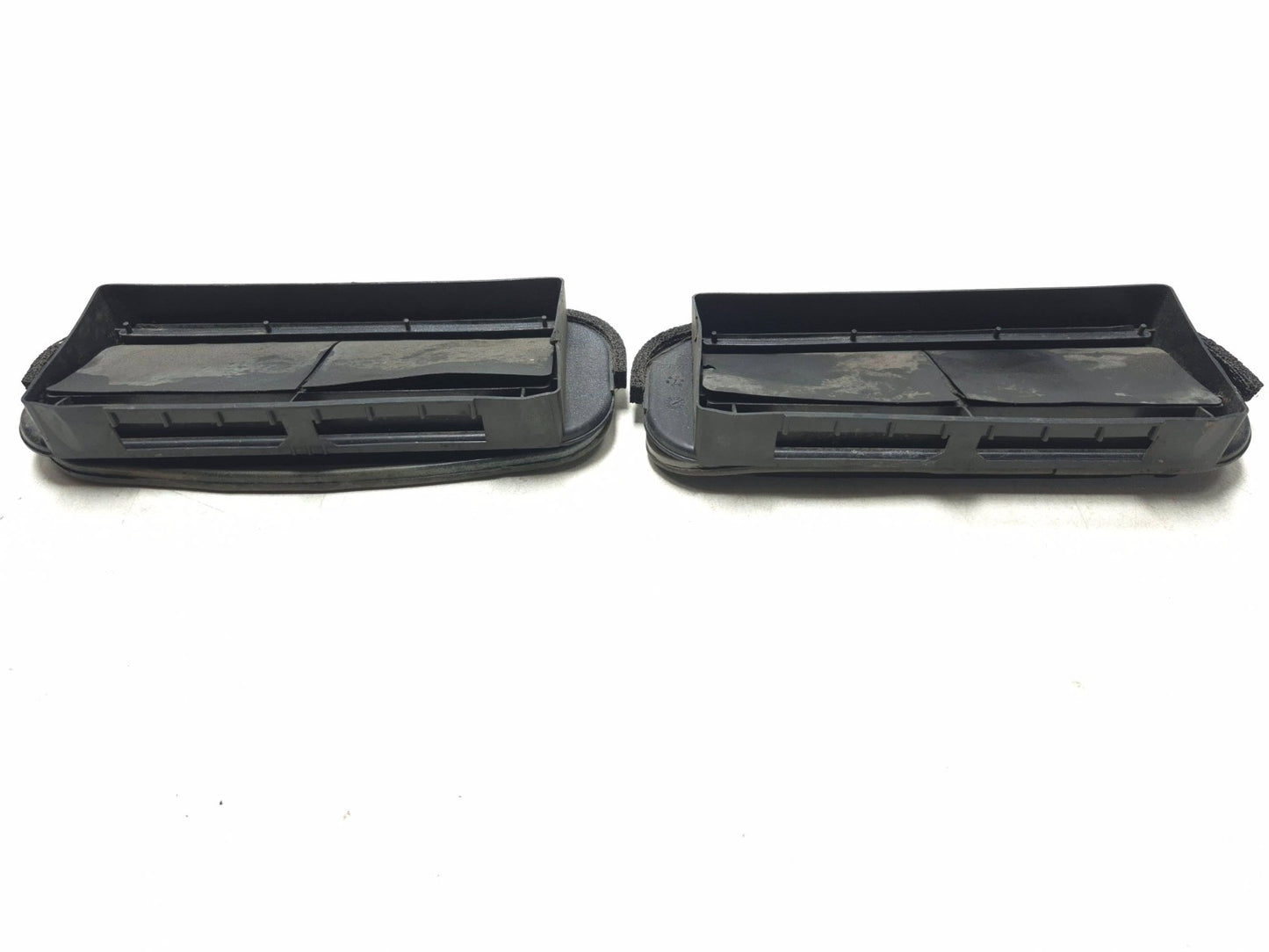 2012 Nissan Leaf Rear Quarter Pressure Vent Grille Left & Right OEM