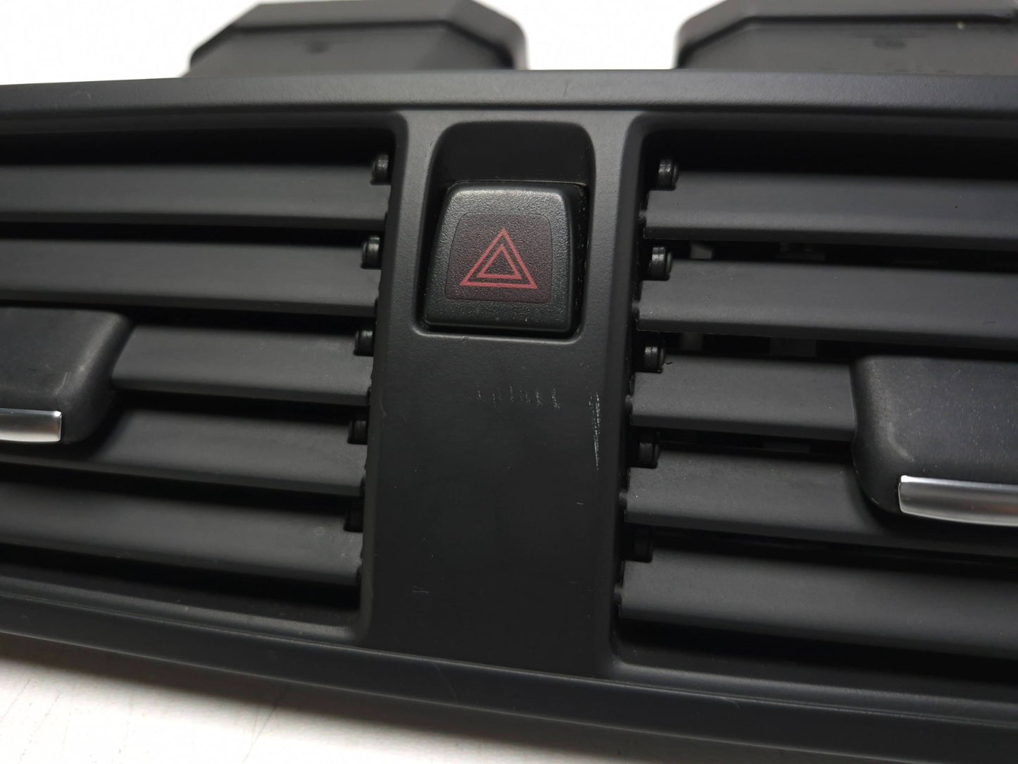 2012 Volvo C30 Dash Center Air Vent 1057110 OEM
