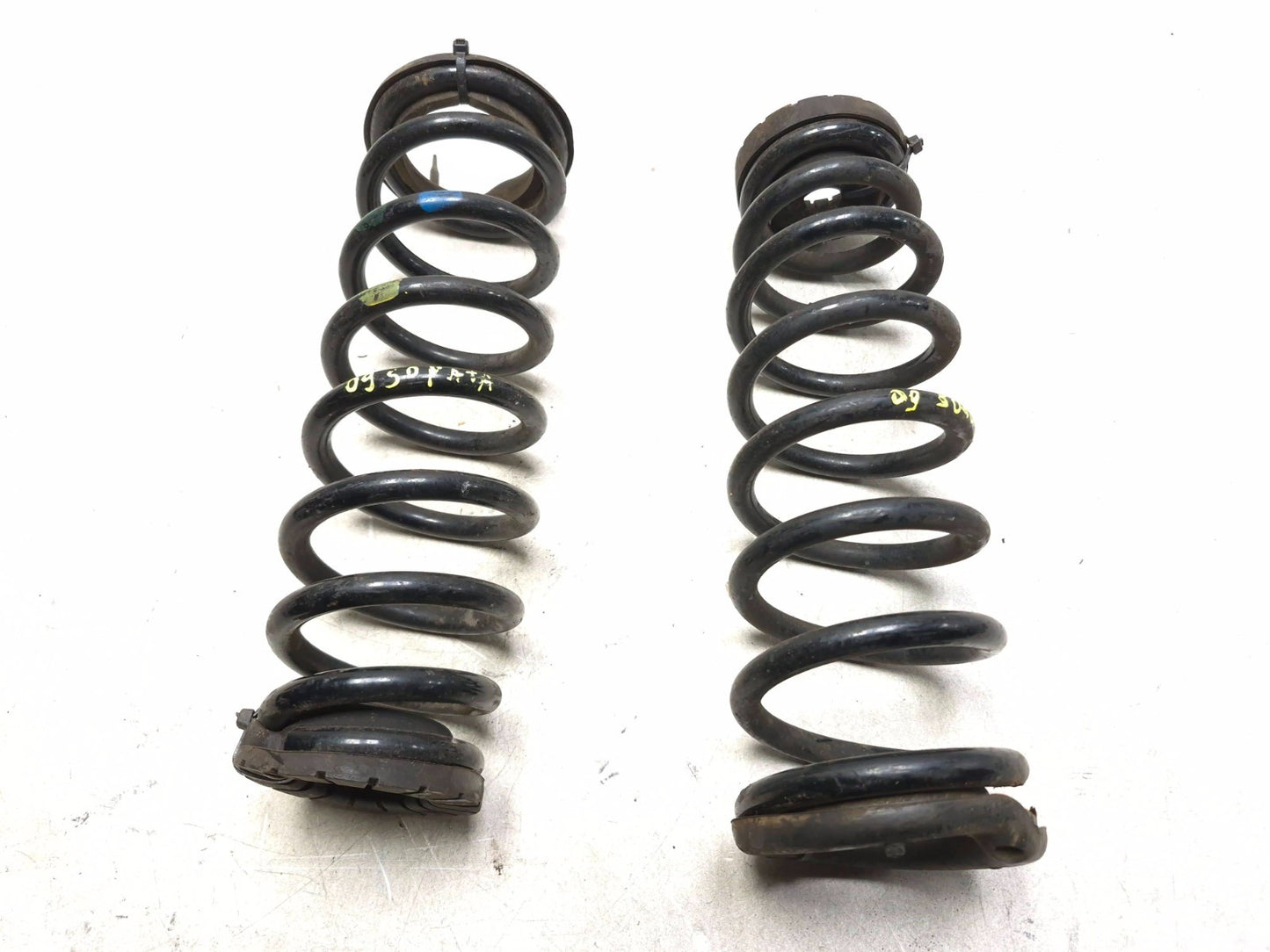 2009 Hyundai Sonata Rear Coil Spring Left & Right OEM