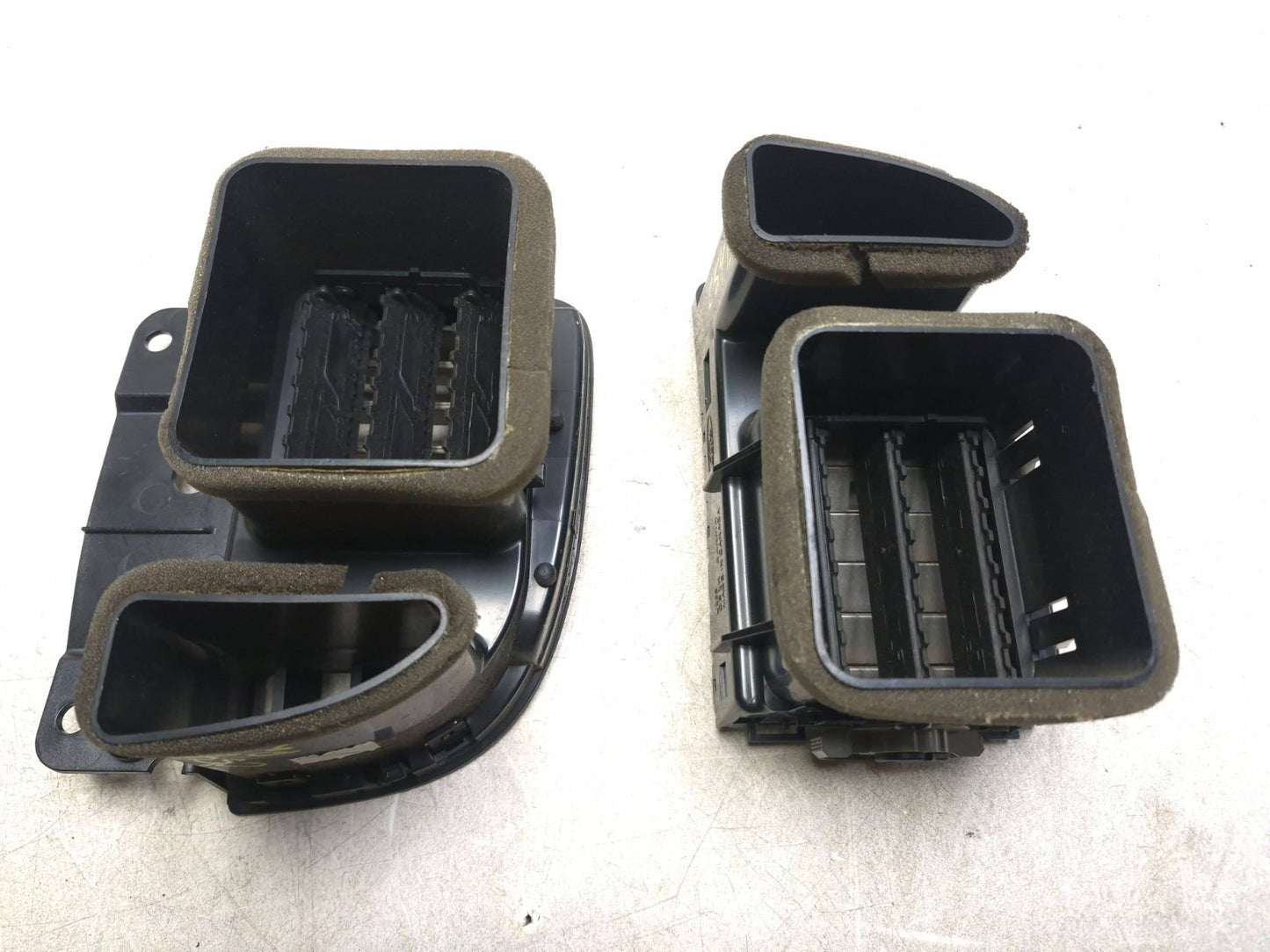 2008 Lincoln Navigator Dash Ac Heater Air Vent 2pcs  OEM