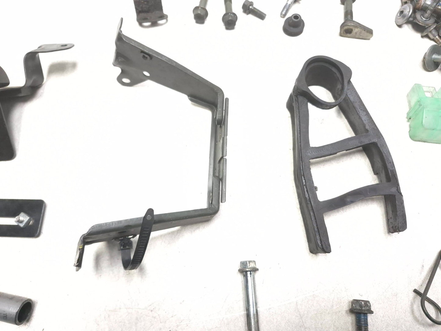 2001 Suzuki Gsx 750f Katana Misc Chassis Bolts And Hardware OEM