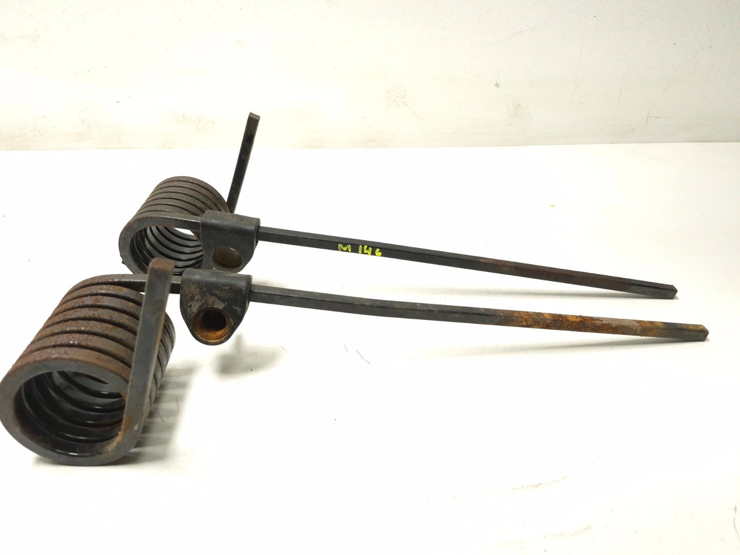 2020 Ski Doo Mxztnt 850 E-tec Rear Suspension Torsion Spring Pair OEM