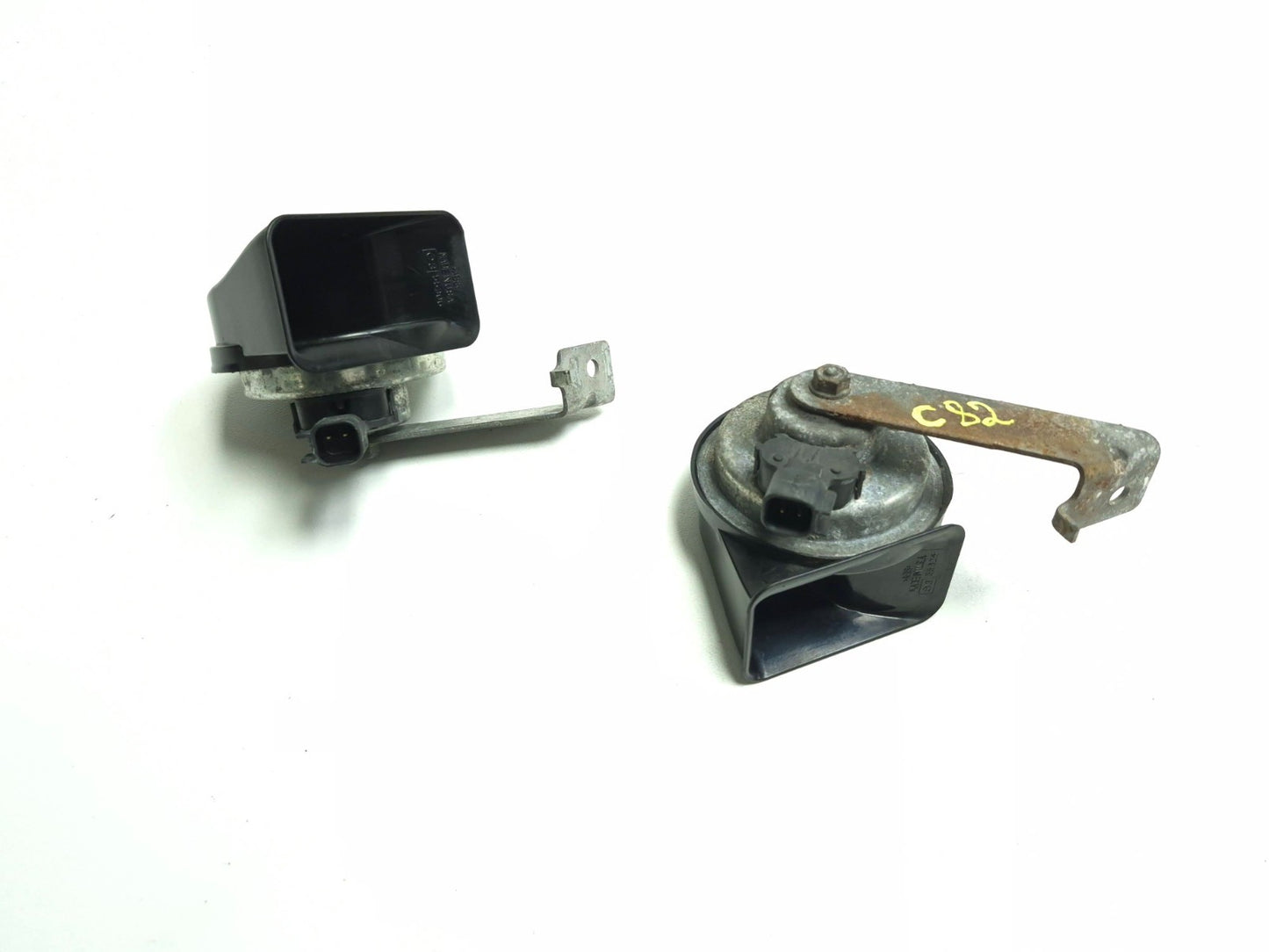 2013 Cadillac Escalade Esv Horn Signal Pair OEM