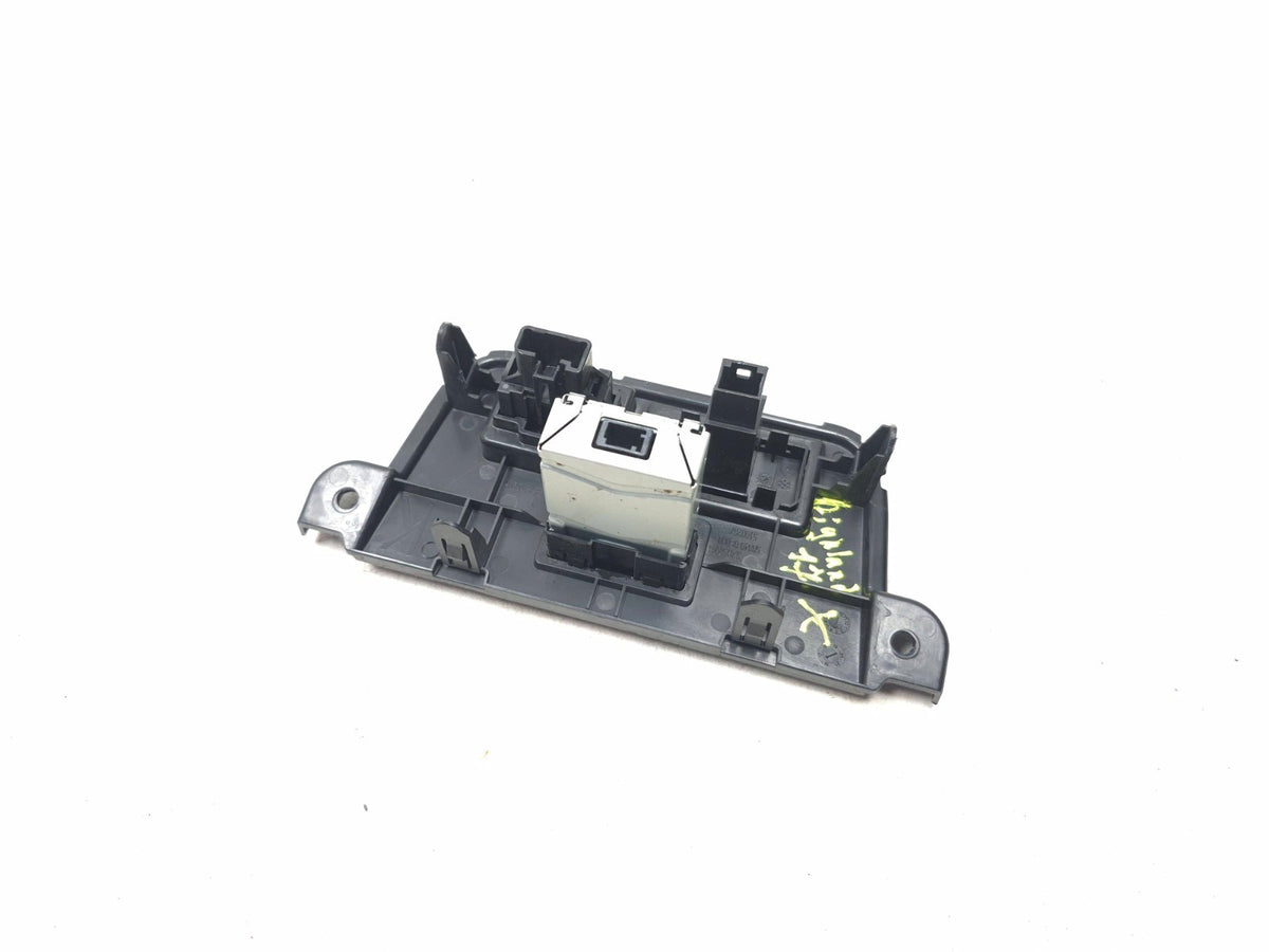 2017 Toyota Highlander Rear Console Dual Usb Charger Panel OEM