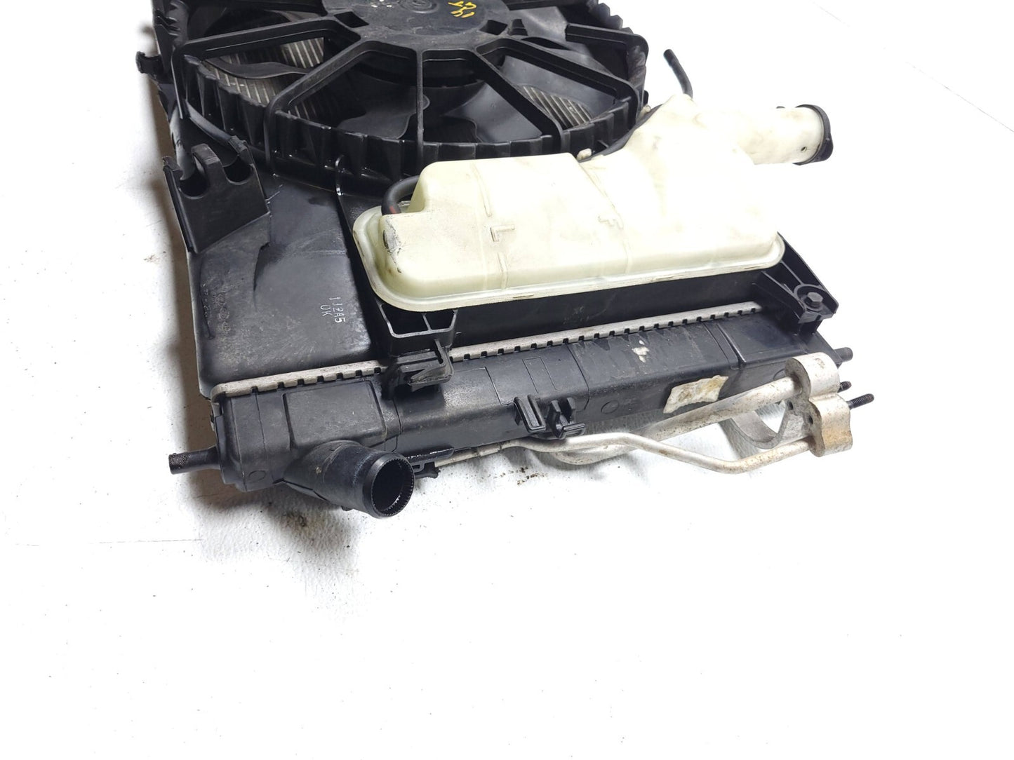 2014 Hyundai Elantra Gt A/c Condenser W/ Cooling Fan Assy OEM