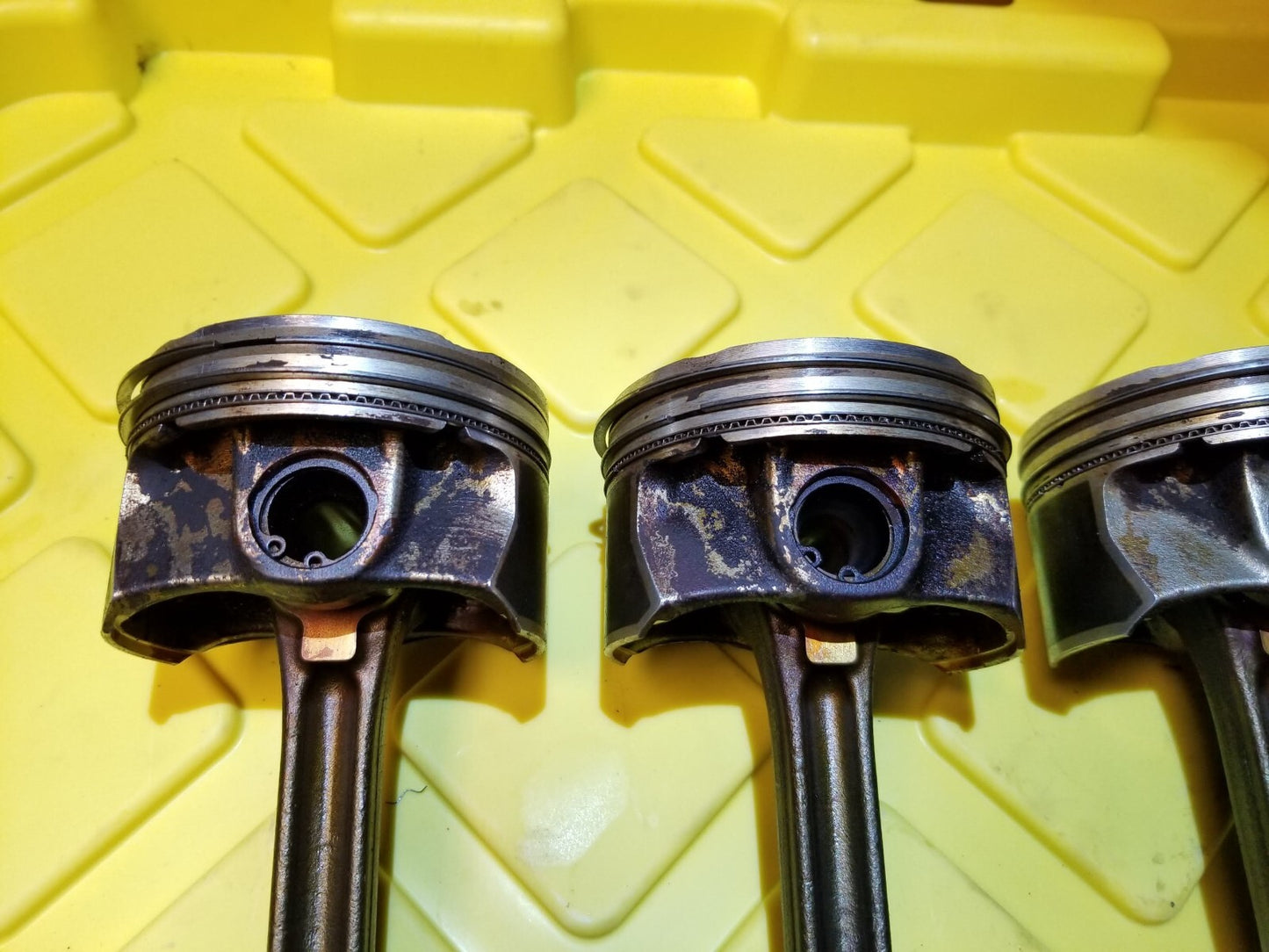 2015 Nissan Sentra Piston W/ Connecting Rod 4pcs 1.8l OEM