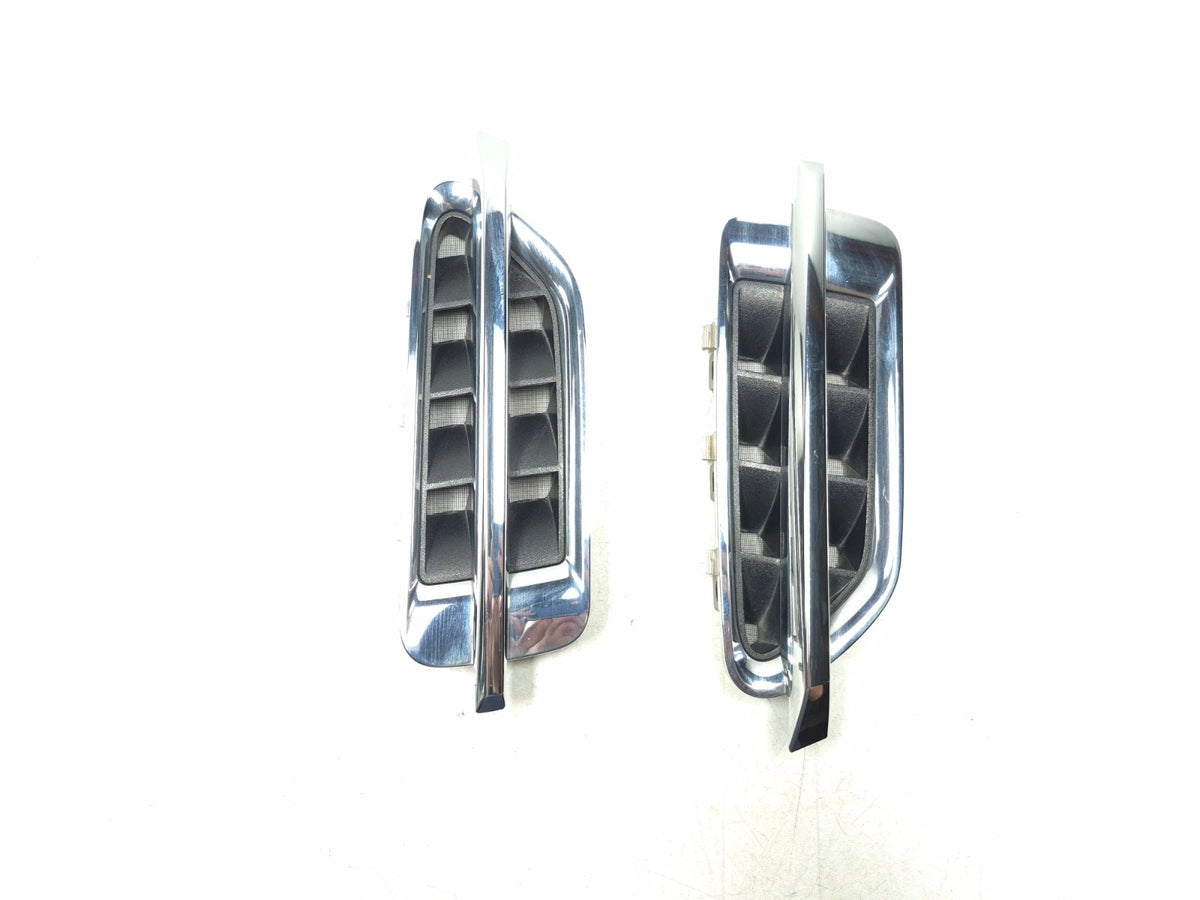 2013 Cadillac Escalade Front Fender Vent Grille Left & Right OEM