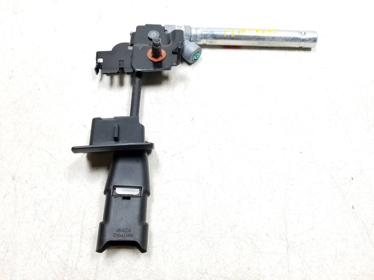 12 - 17 Hyundai Accent Seat Belt Buckle Latch Front Passenger Side Right OEM