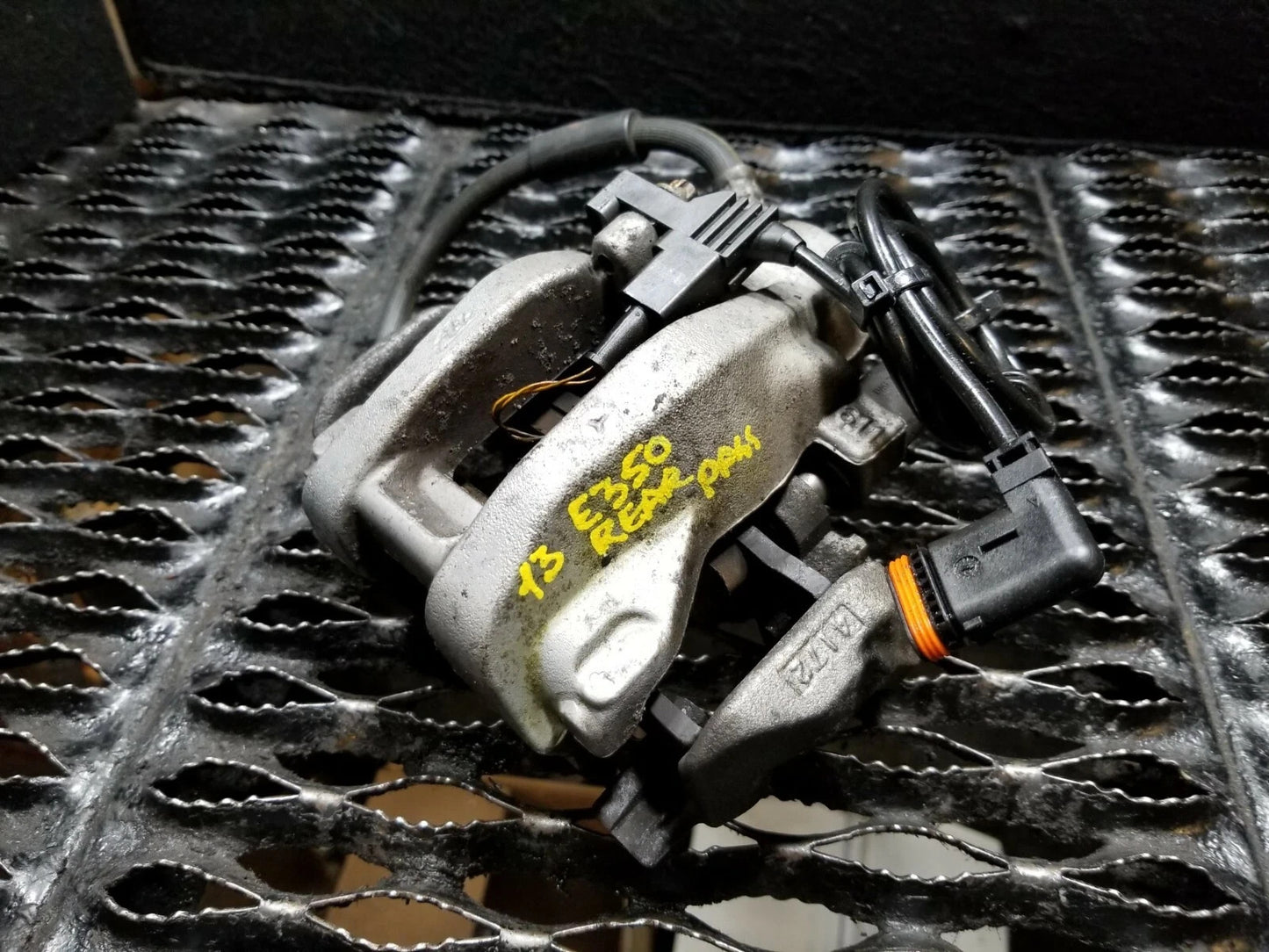 2013 Mercedes E350 Rear Brake Caliper 2pcs OEM