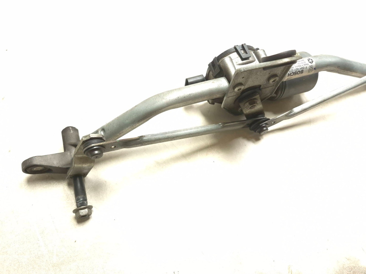 2017 Dodge Journey Windshield Wiper Motor W/ Linkage 68030272aa OEM