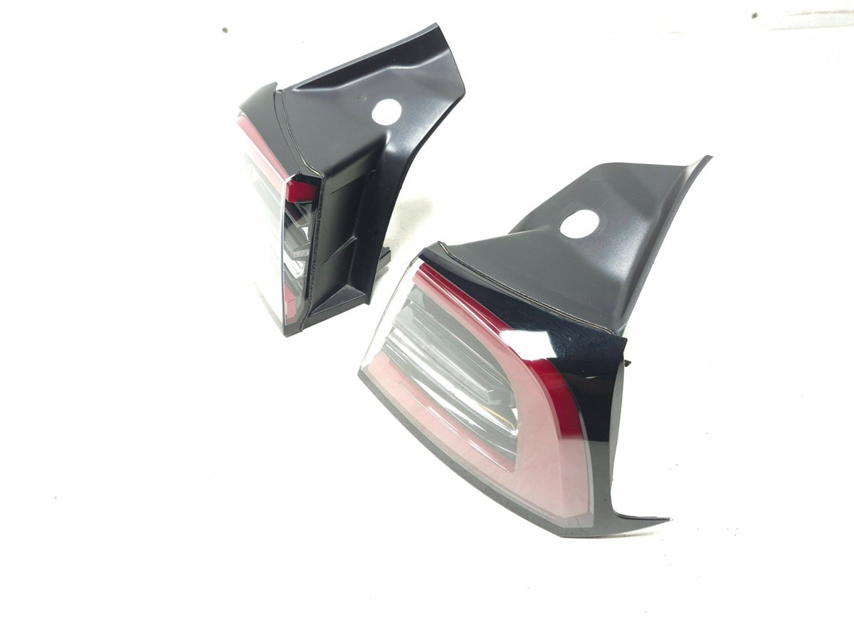 2018 Tesla Model 3 Rear Outer Tail Light Left & Right 1077398-90-e OEM