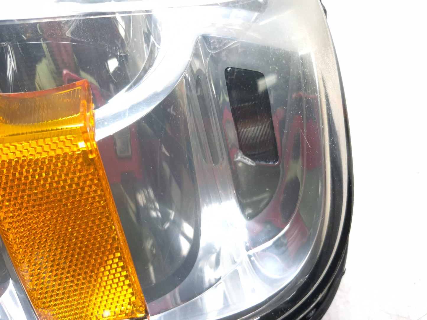 2008 Lincoln Navigator Headlight Driver Side Left OEM *damaged*