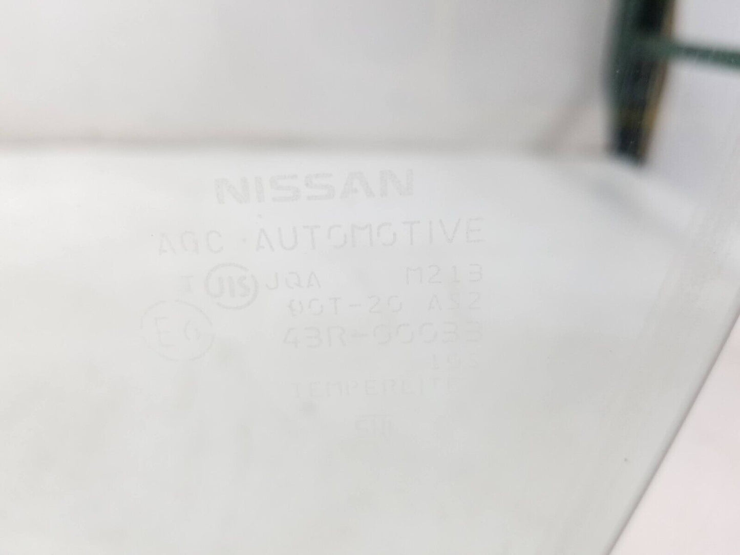2011-2017 Nissan Juke Door Window Glass Front Driver Side Left OEM
