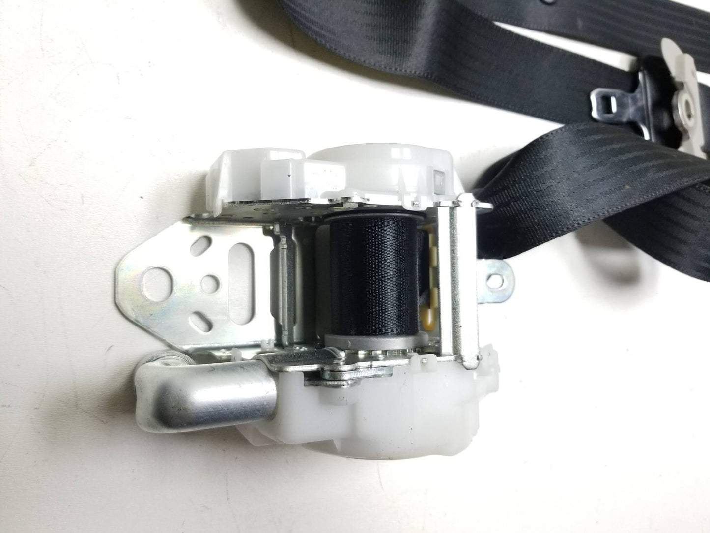 11-17 Lexus CT200h Front Seat Belt Passenger Oem✅