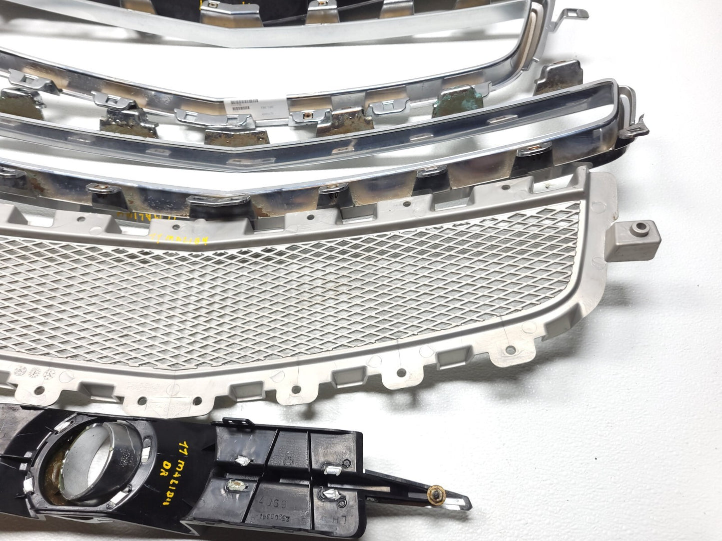 2010 Chevrolet Malibu Front Grille Chrome Trim OEM