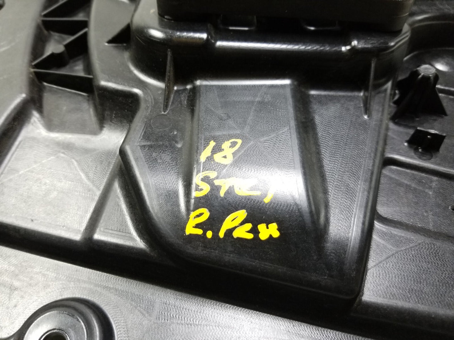 2017-2023 Alfa Romeo Stelvio Window Regulato Rear Passenger Side Right OEM