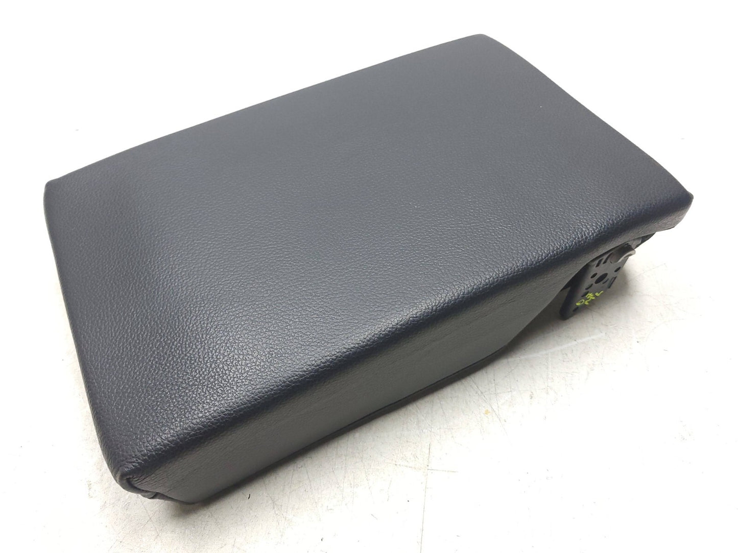 2007 Mercedes Ml Ml350 Ml500 Rear Seat Armrest w/ cup holder OEM