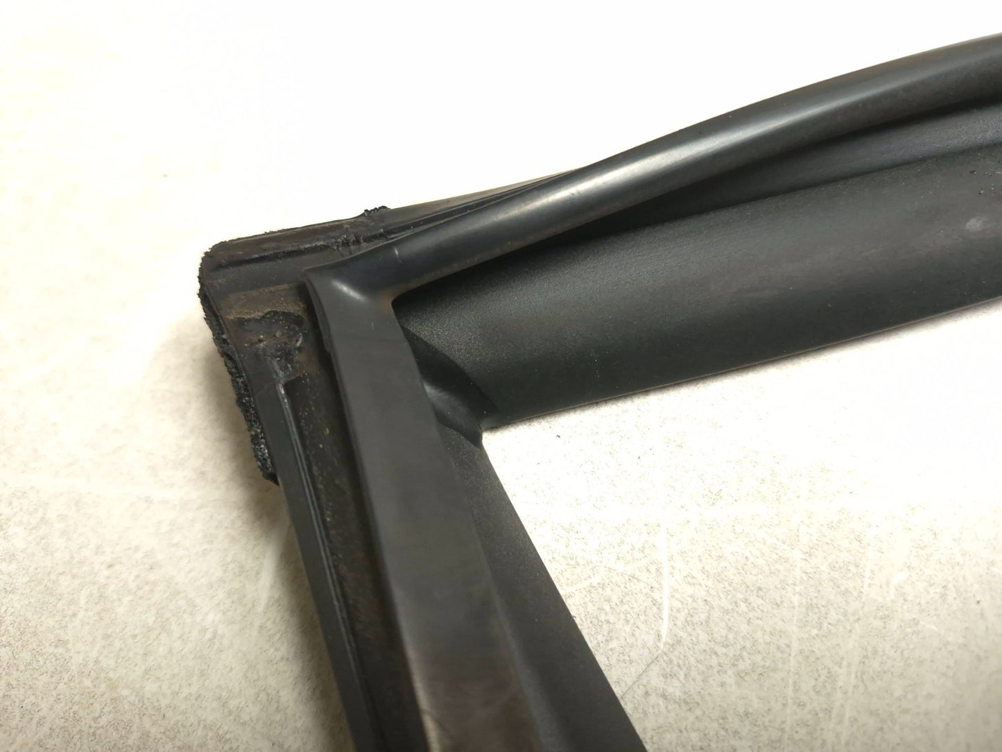 2018 Hyundai Sonata Front Door Weatherstrip Seal Passenger Side Right 3pcs OEM
