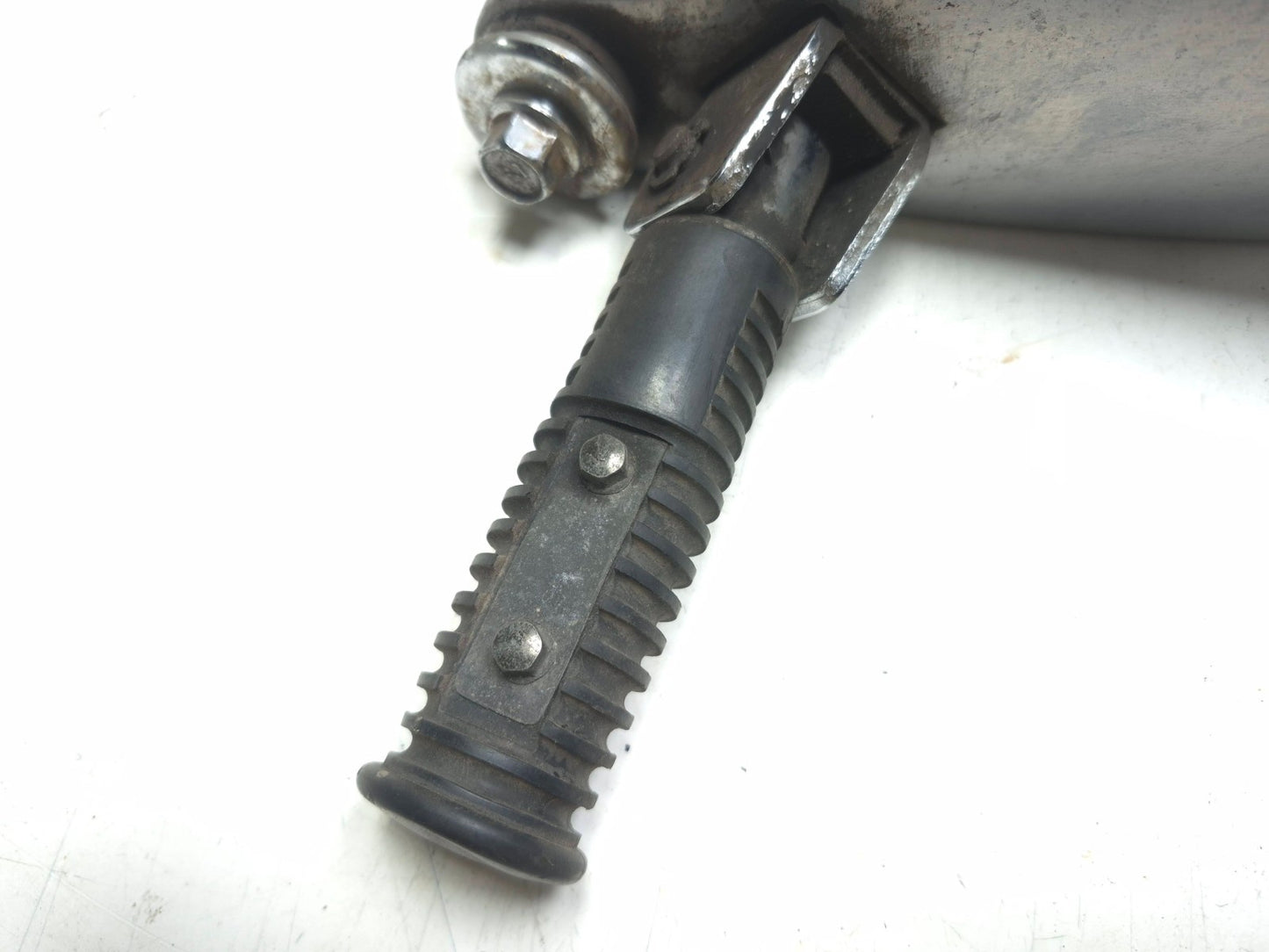 1991 Kawasaki Vulcan 500 En500 Rear Footrest Left & Right Pair OEM