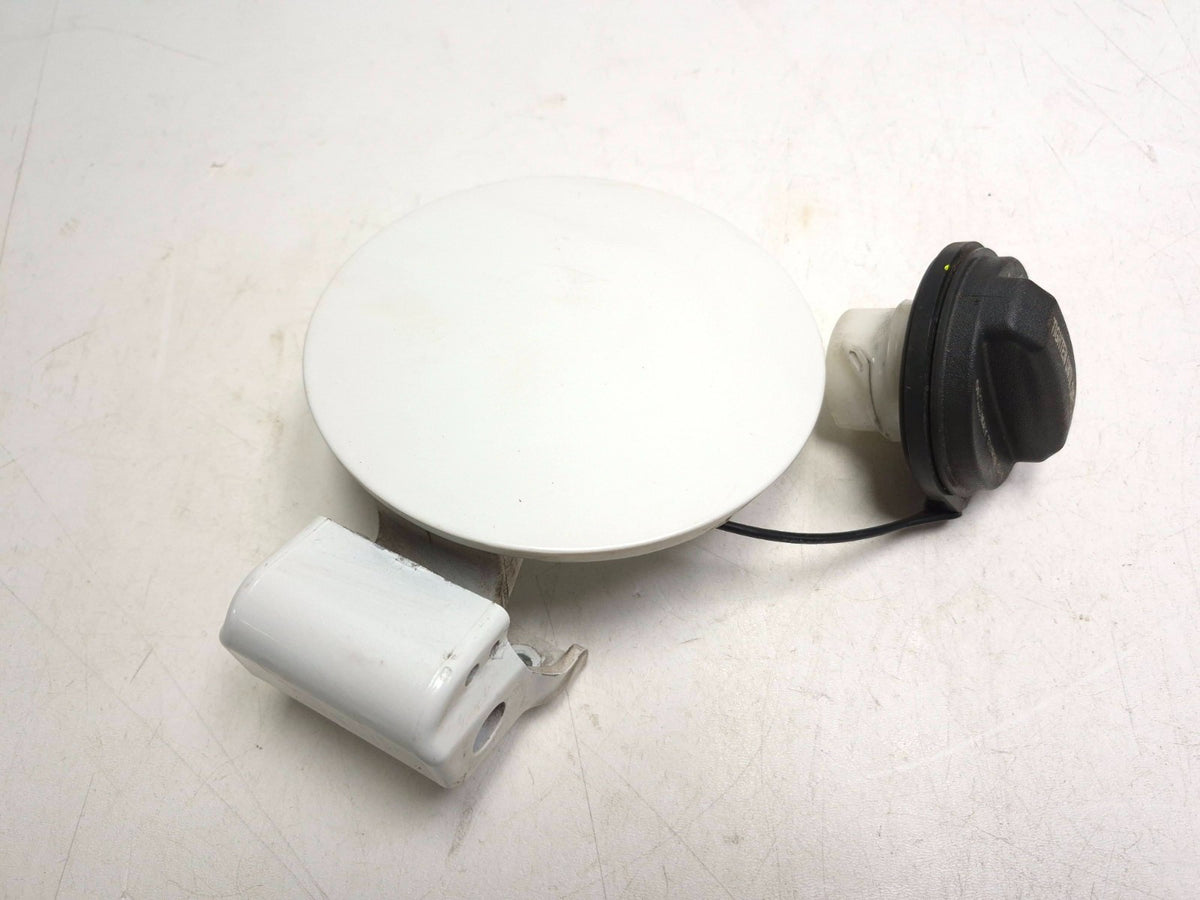 2015 Kia Optima Fuel Filler Door W/ Cap 695104c000 OEM