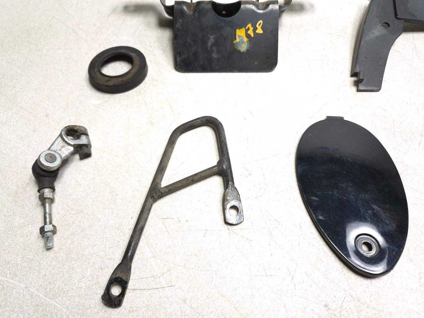 2006 Suzuki Katana Gsx600f Misc Bolt & Hardware Bracket OEM
