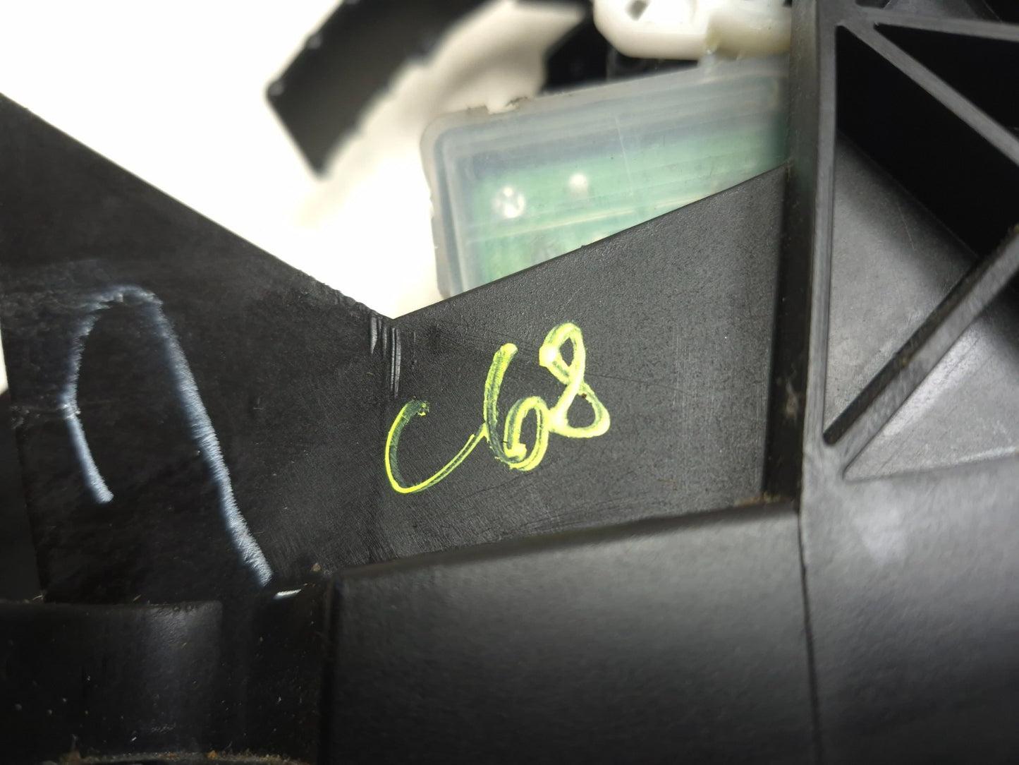 2007 Toyota Corolla Matrix Gear Shifter Lever 33560-02020 OEM