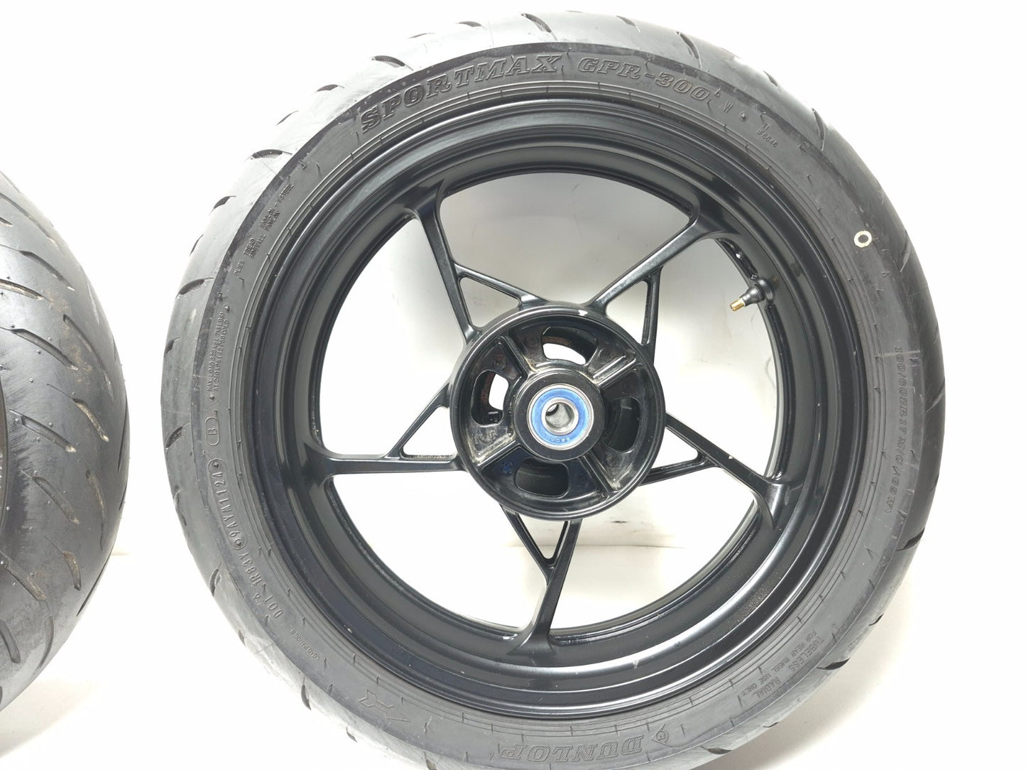 2018 Kawasaki Ninja 650 Ex650 Wheel Rim W/ Tire R17 Dunlop OEM