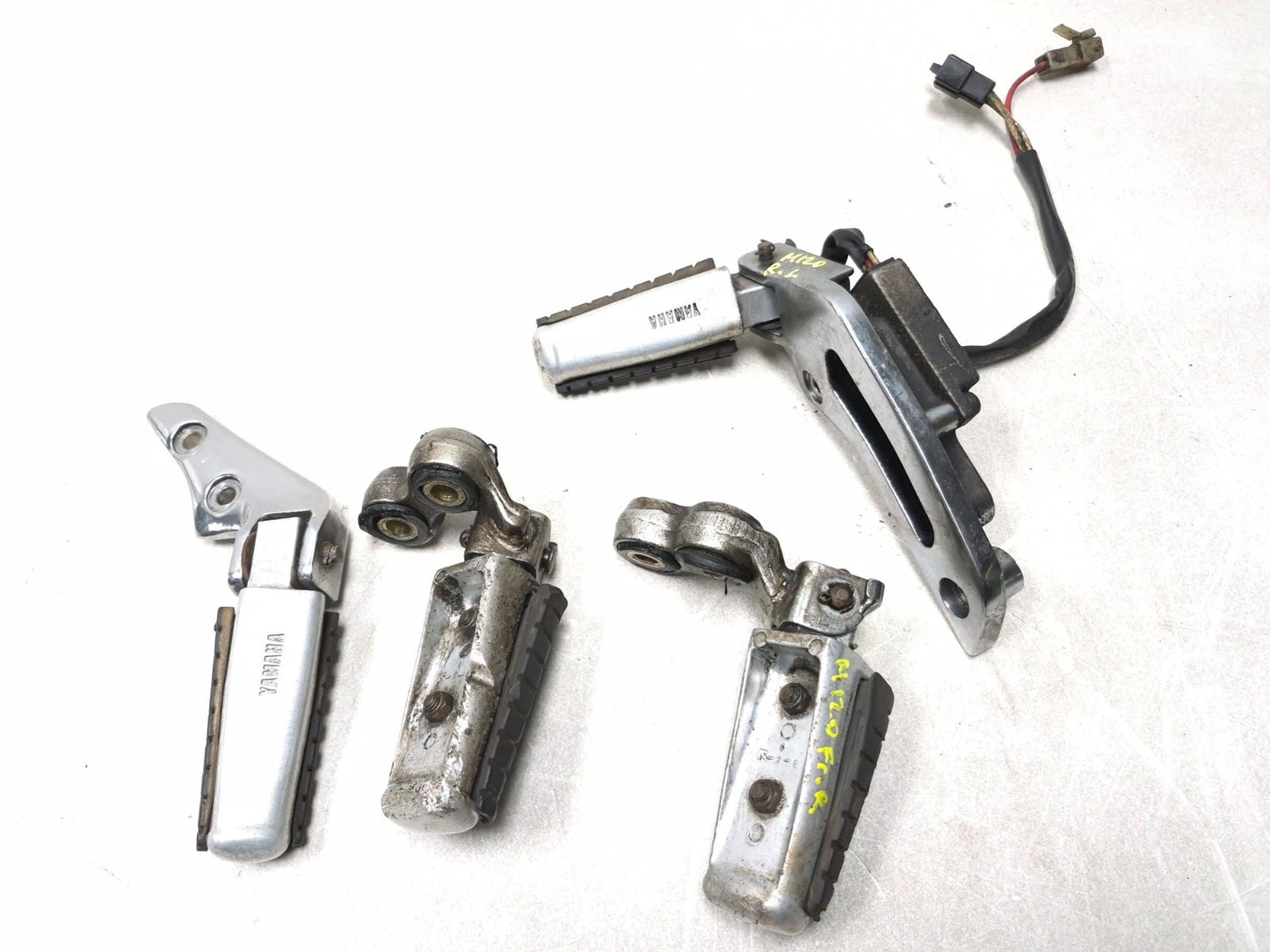 1994 Yamaha Virago Xv1100 Rear & Front Footrest 4 Pcs OEM