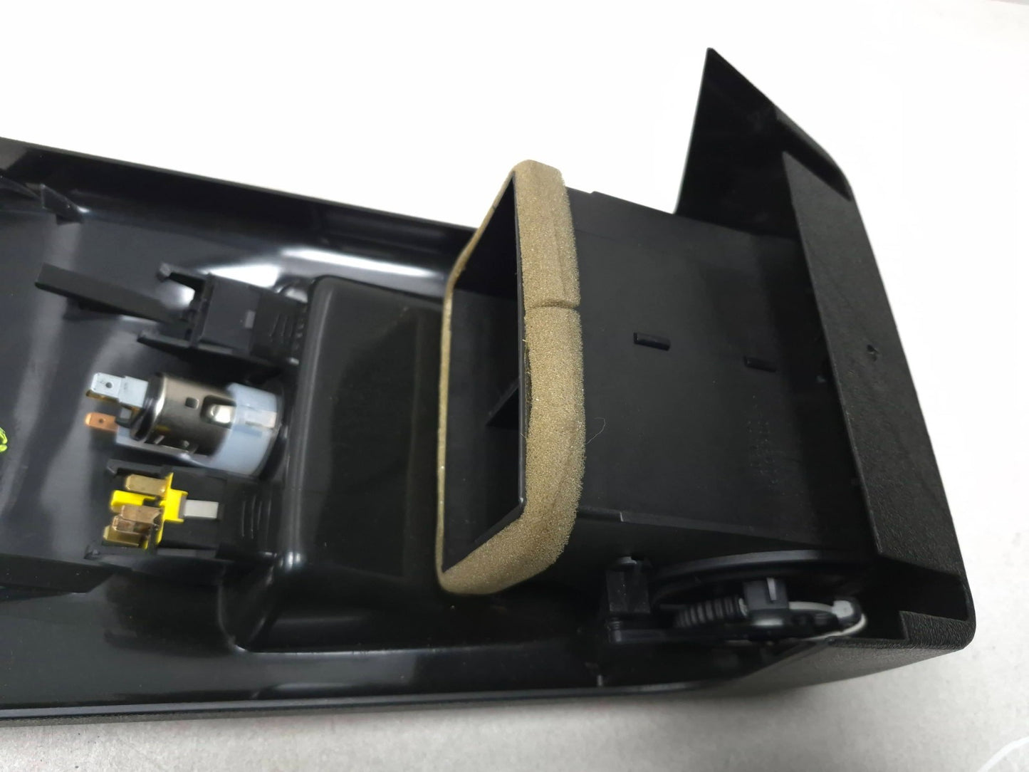 2007 Saab 9-5 Rear Center Console Trim A/c Vent OEM