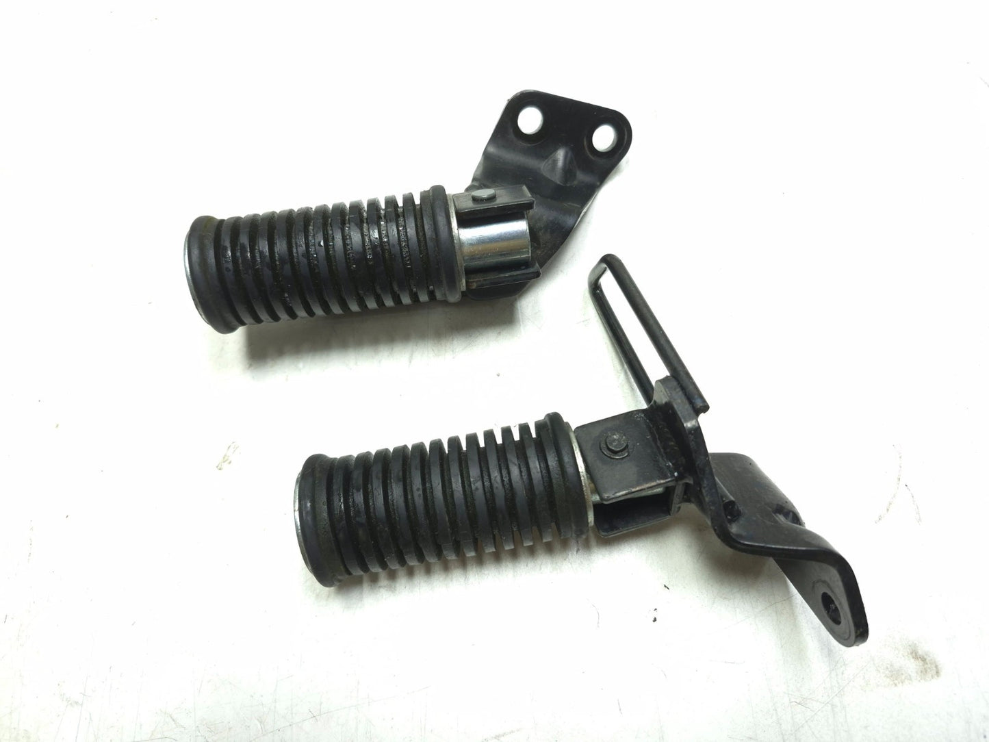2004 Suzuki Intruder Volusia Vl800 Rear Footrest Left & Right Pair OEM
