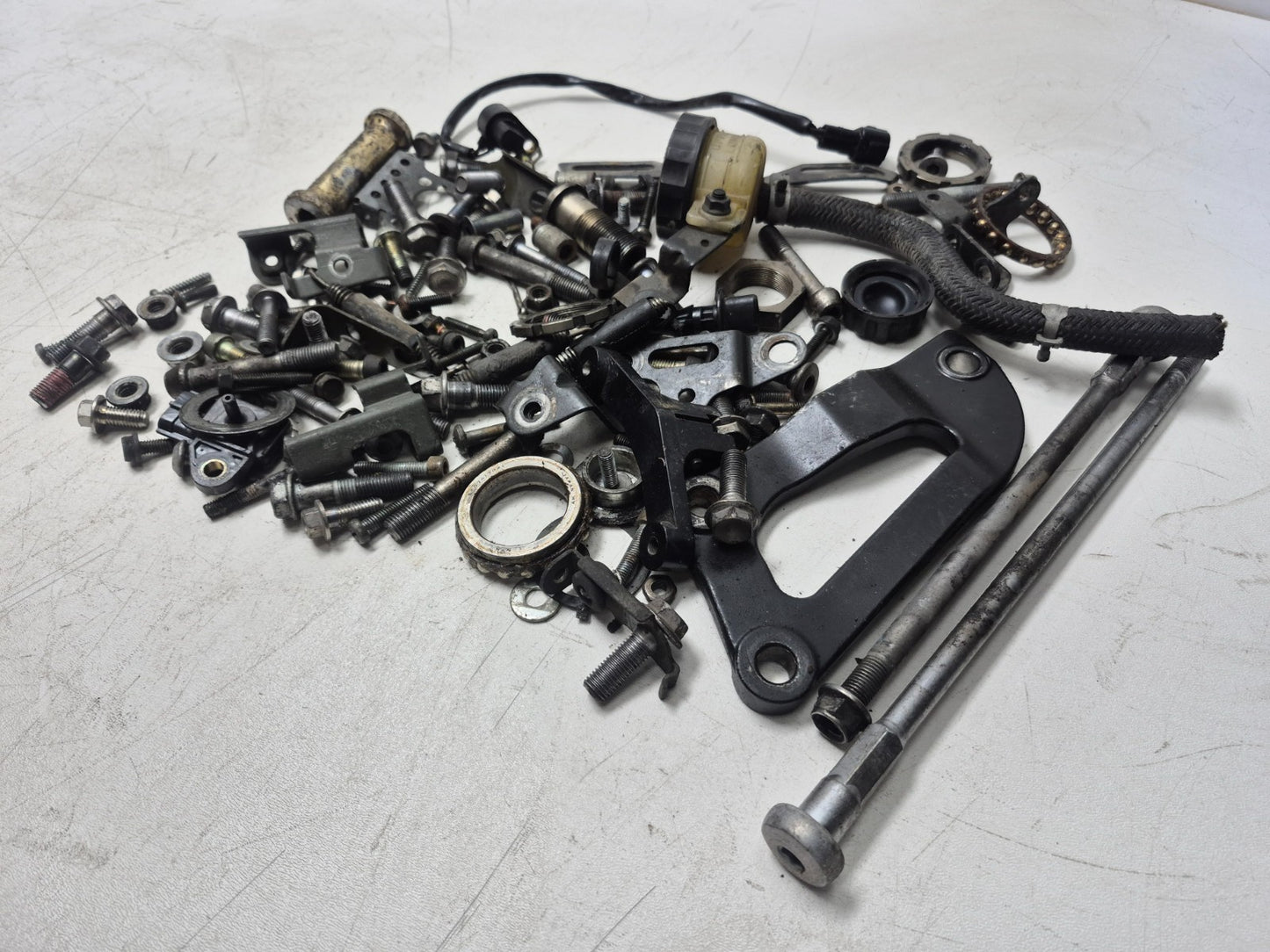 2005 Kawasaki Ninja Zx10r Misc Bolt & Hardware Bracket OEM