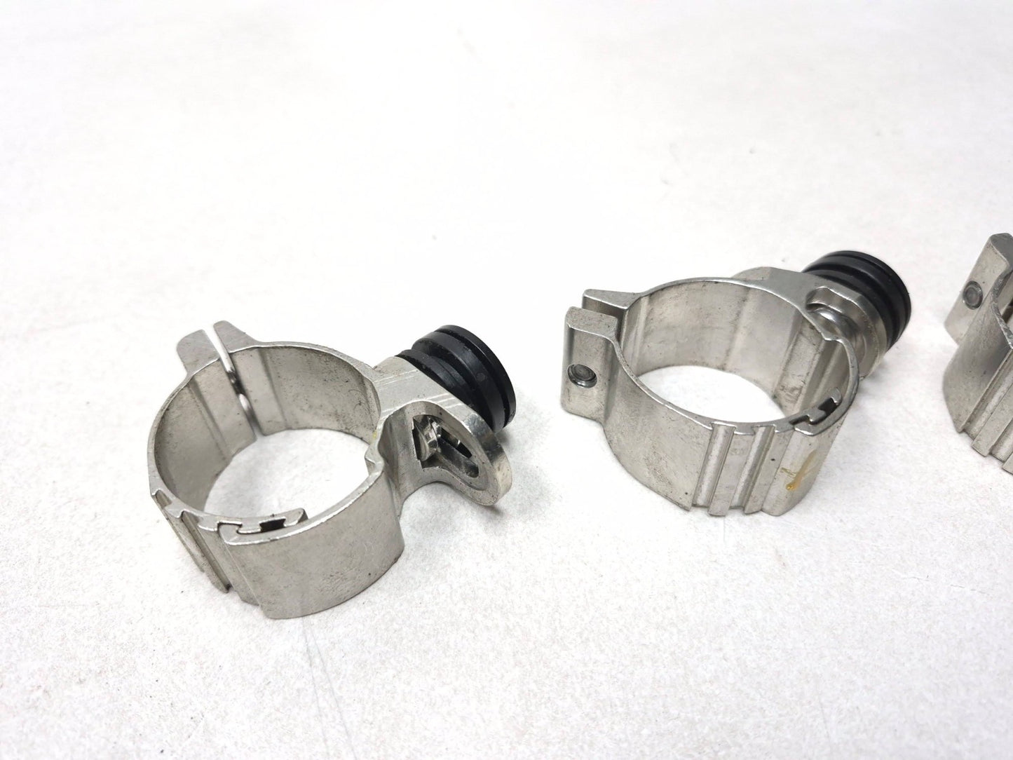 2009 Harley-davidson Sportster Xl883l Windshield Clamp 4 Pcs OEM