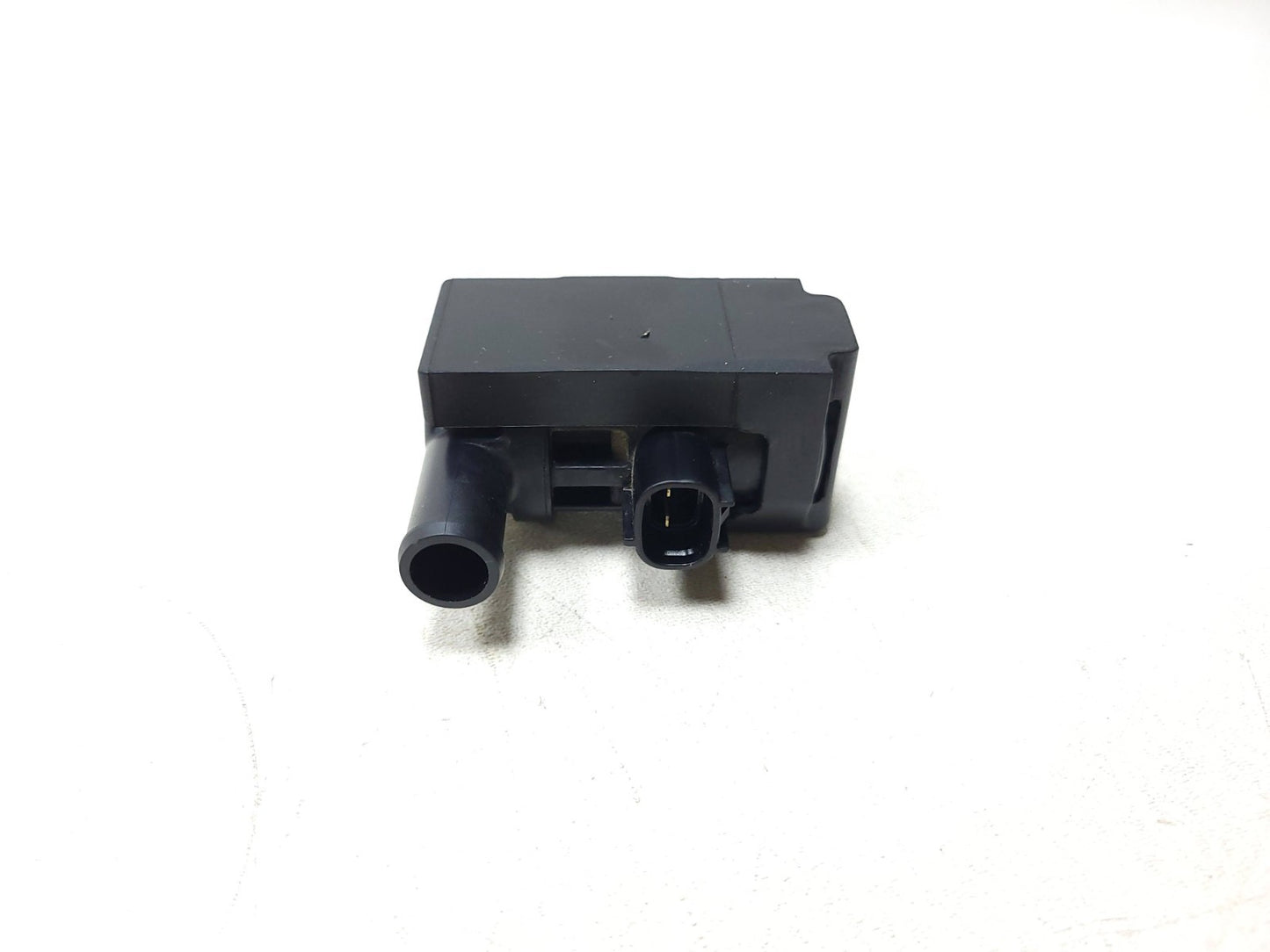 2012 Kawasaki Versys Le650c Air Valve & Air Flow Pressure Sensor 2 Pcs OEM