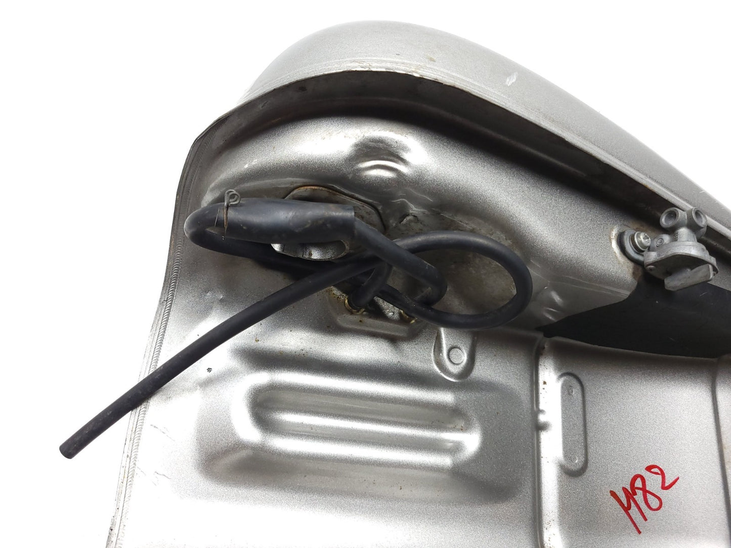 2007 Yamaha Xvs 1300 V-star Fuel Tank Has Damage OEM