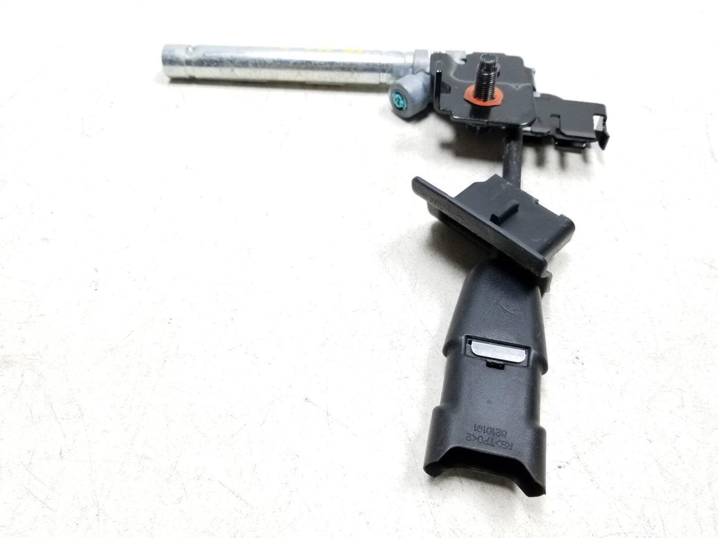 12 - 17 Hyundai Accent Seat Belt Tensioner Front Driver Side Left OEM