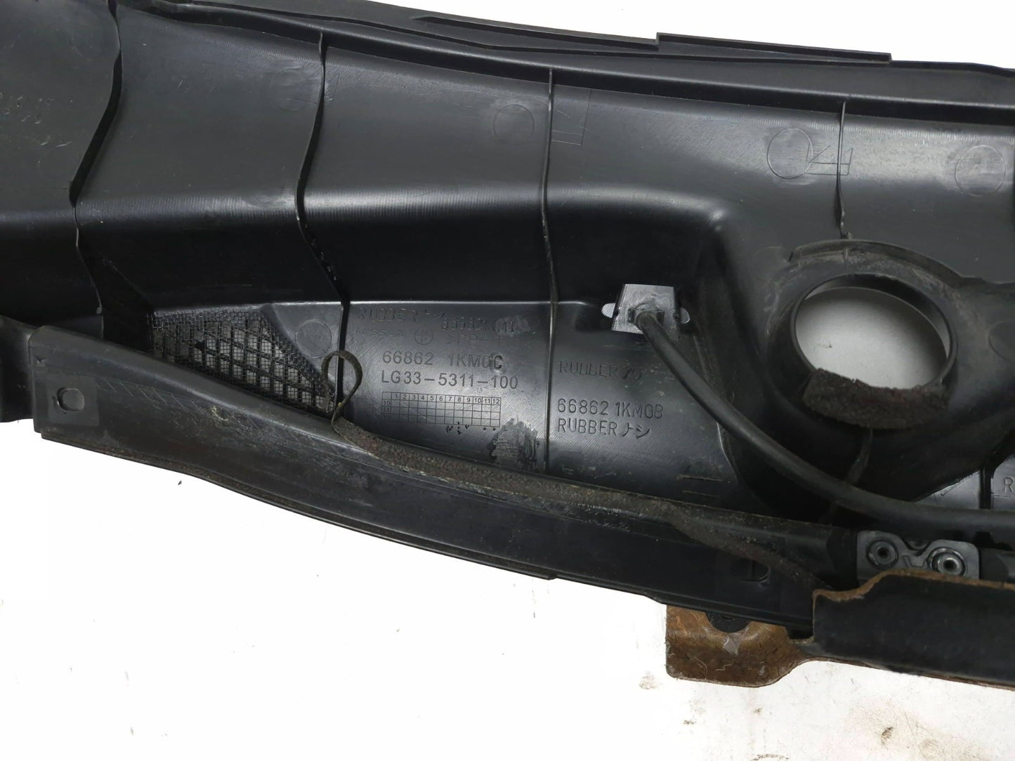 2015 Nissan Juke Windshield Wiper Motor Cover Cowl 668621km1e OEM