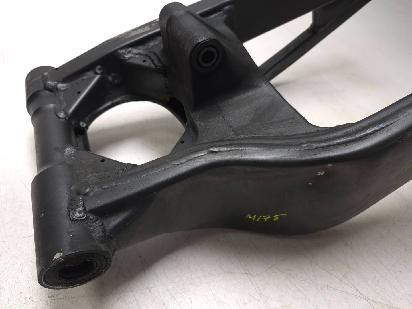 2005 Kawasaki Ninja Zx10r Rear Swingarm OEM