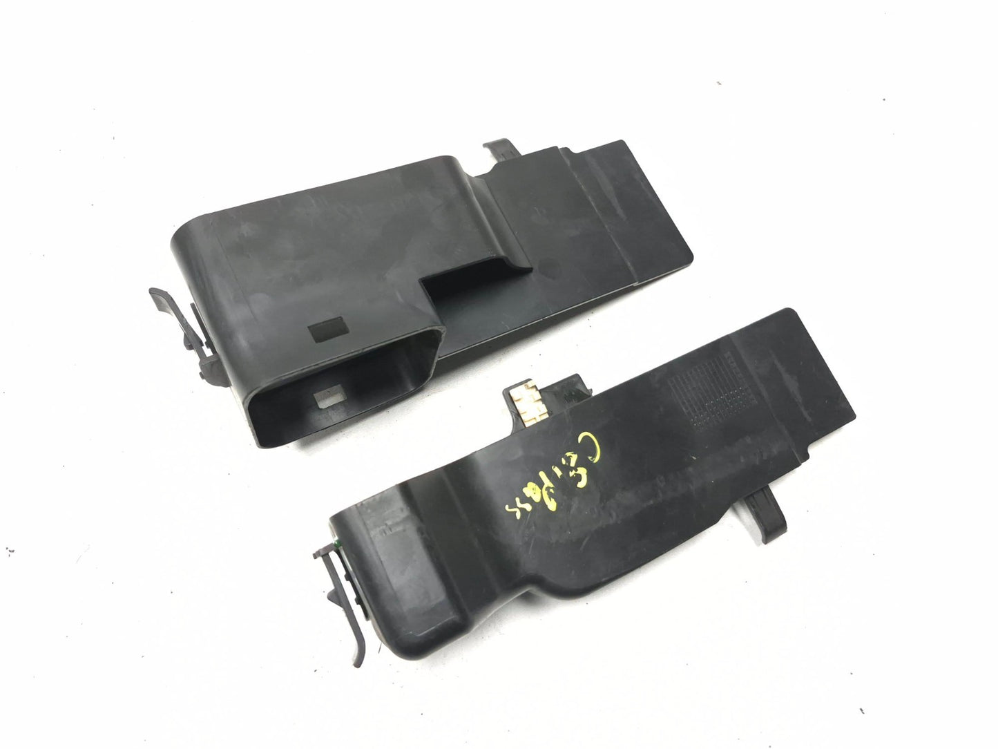 2013 Volvo S60 Front Radiator Air Guide Duct Left & Right Pair OEM