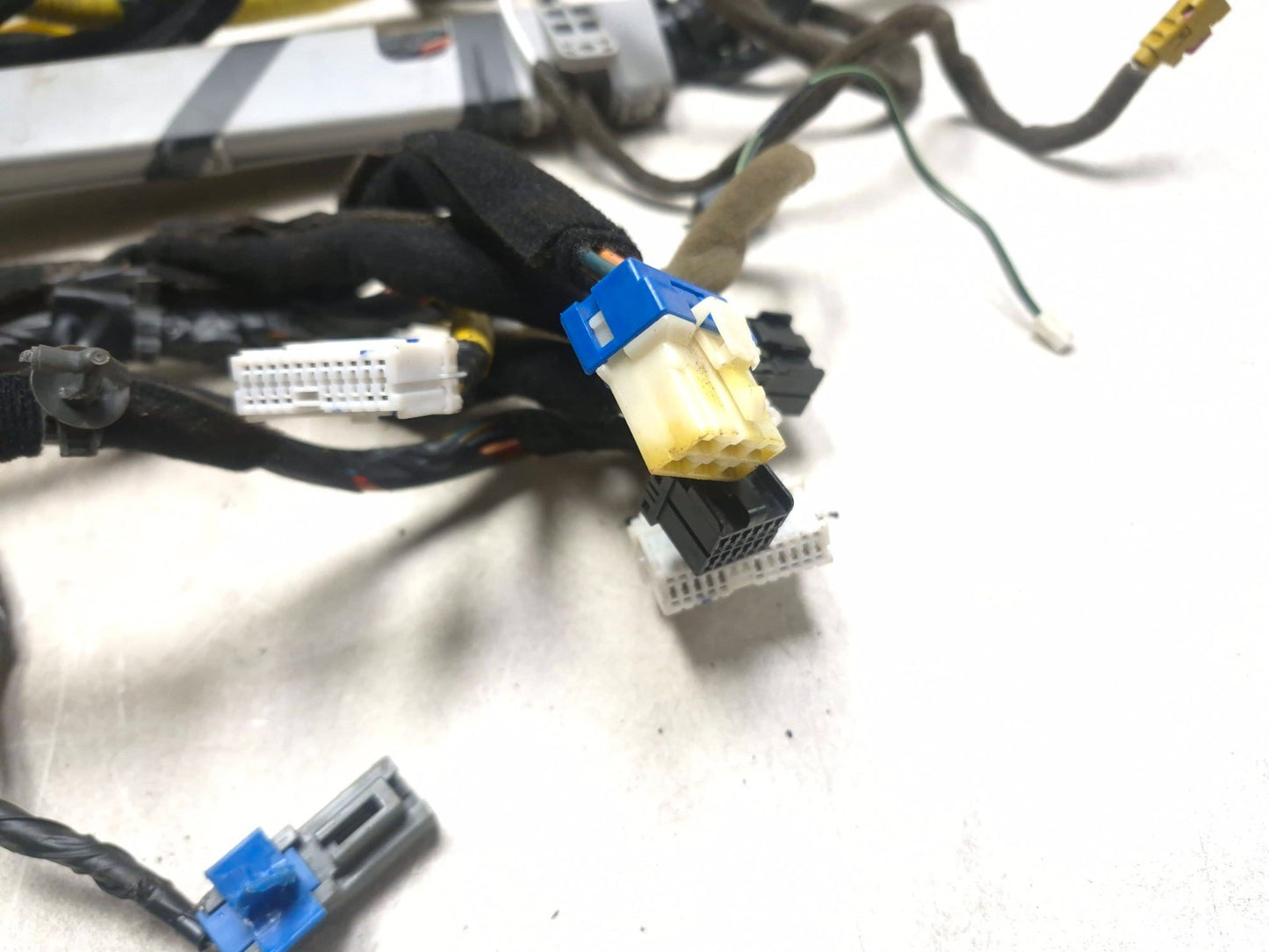2008 Hyundai Tucson Dashboard Wire Harness W/ Relay Junction Box Assy OEM