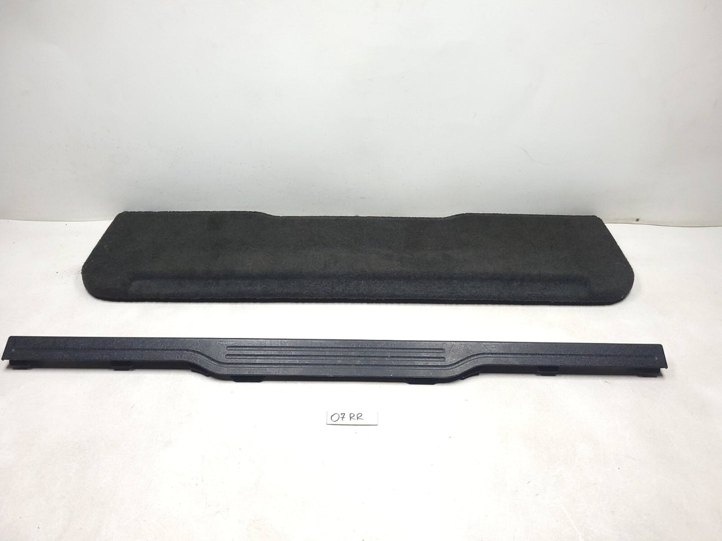 2007 Range Rover Trunk Lower Tailgate Trim Cover 2 Pcs OEM
