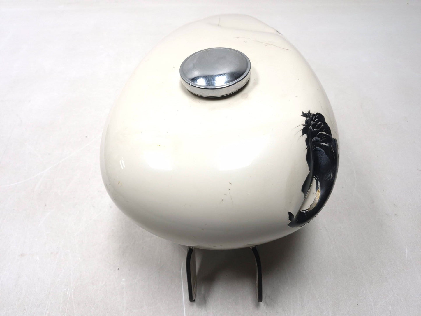 2009 Harley-davidson Sportster Xl883l Fuel Tank * Has Damage *oem