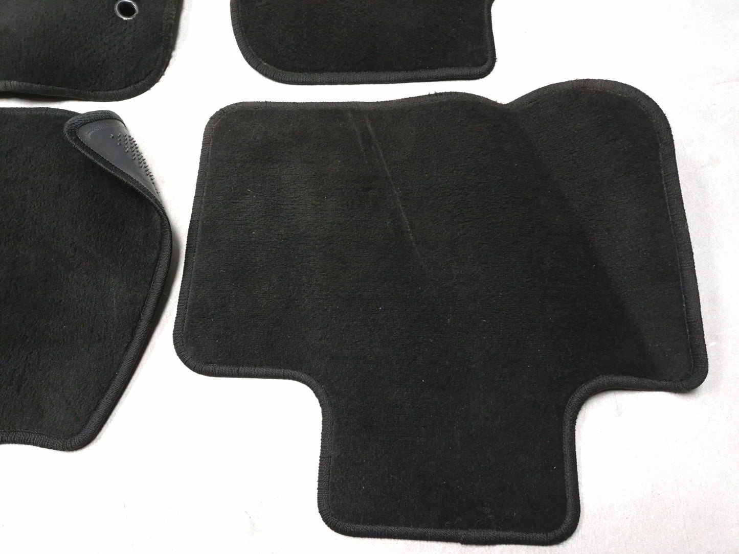 2018 Chrysler 300 Limited AWD Floor Mat Kit Front & Rear 4 Pcs OEM