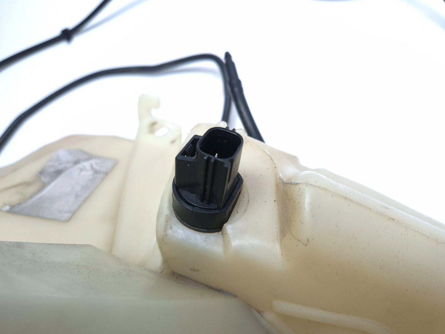2012 Volvo C30 2.5l Windshield Washer Fluid Reservoir OEM