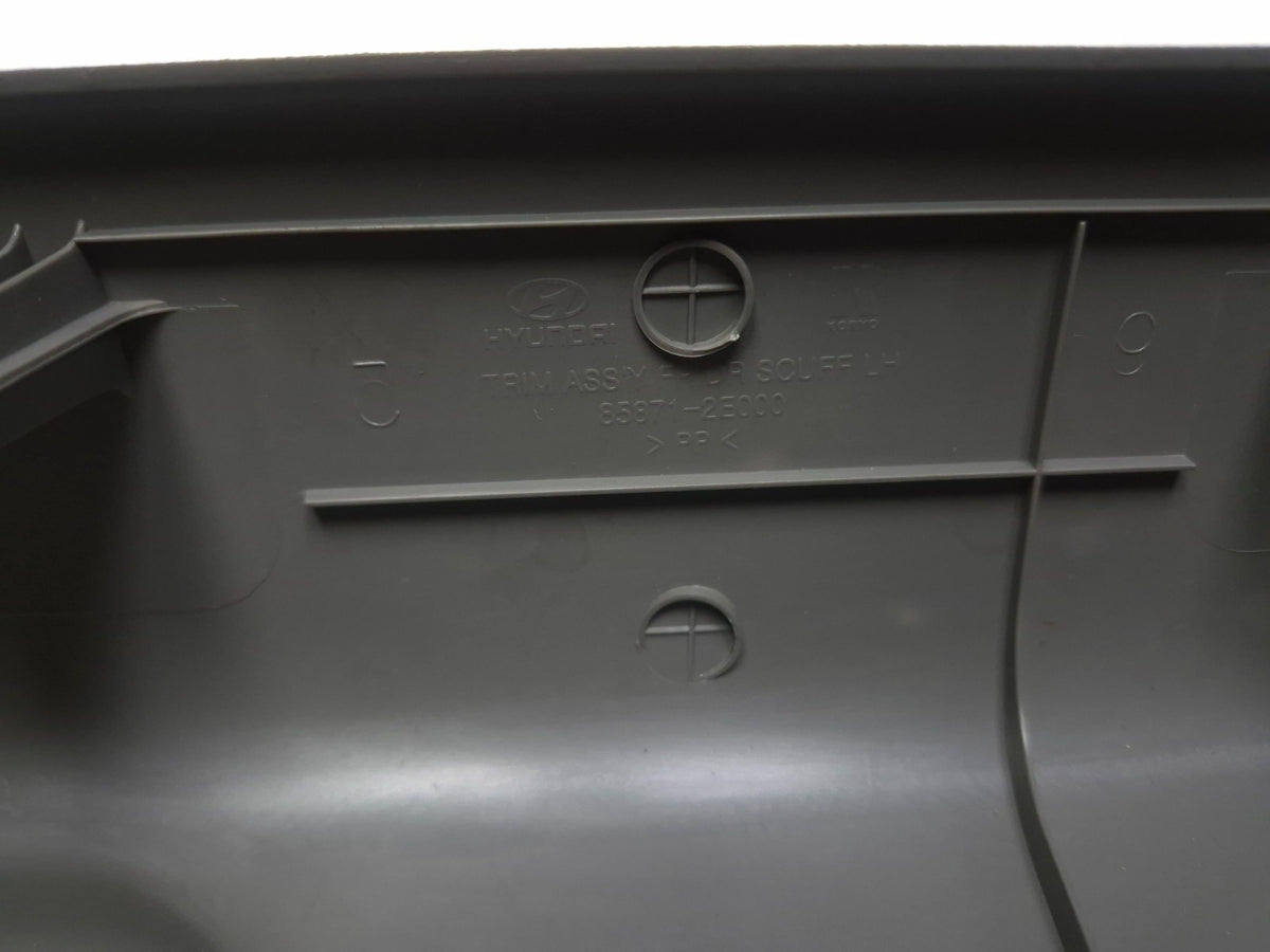 2008 Hyundai Tucson Front Door Sill Scuff Plate Left & Right OEM